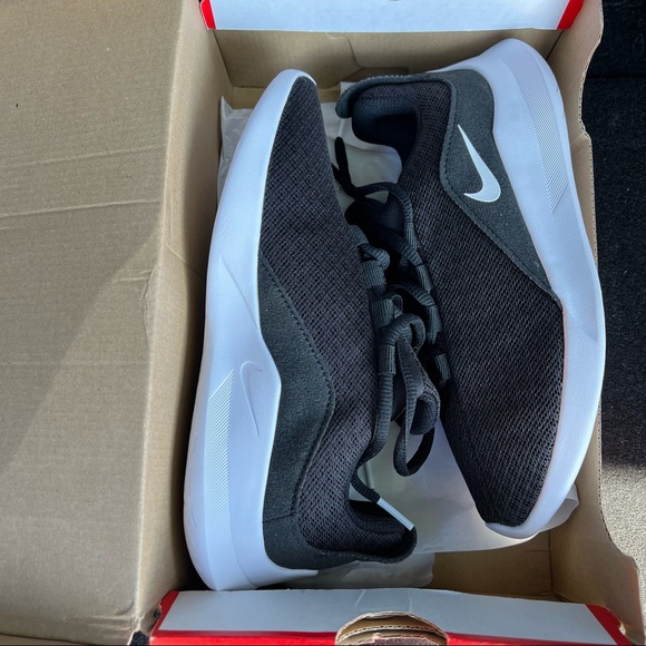 New in Box Nike Women's Viale Running Shoe Sneaker - Picture 9 of 11